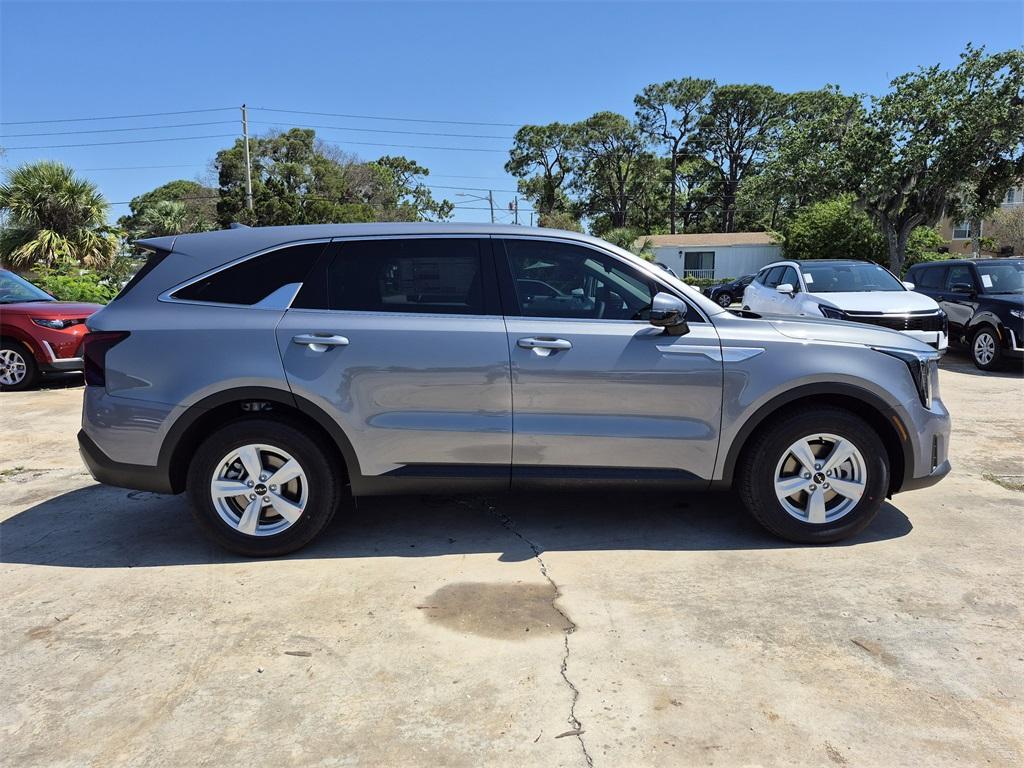 new 2025 Kia Sorento car, priced at $32,130