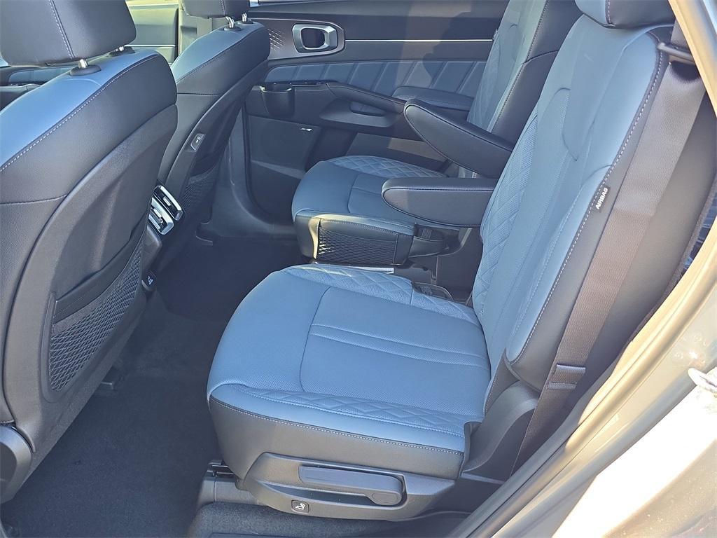 new 2025 Kia Sorento Hybrid car, priced at $43,450