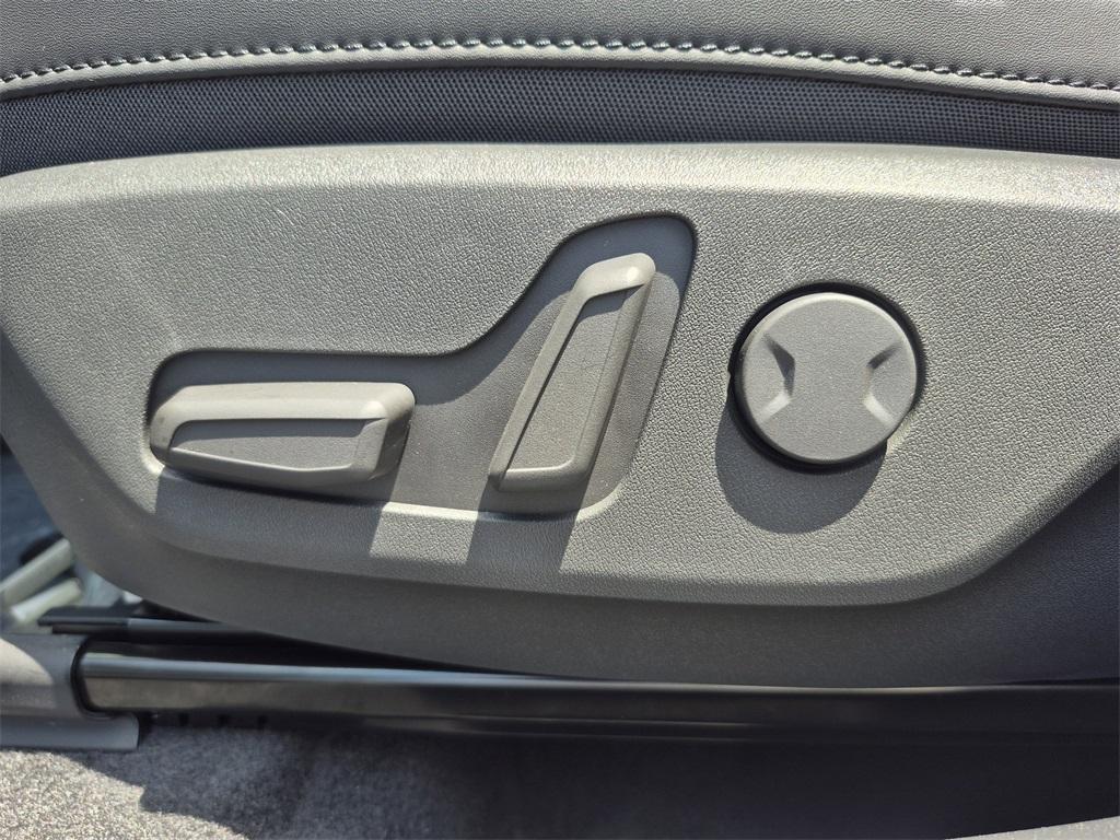 new 2025 Kia Niro car, priced at $30,955