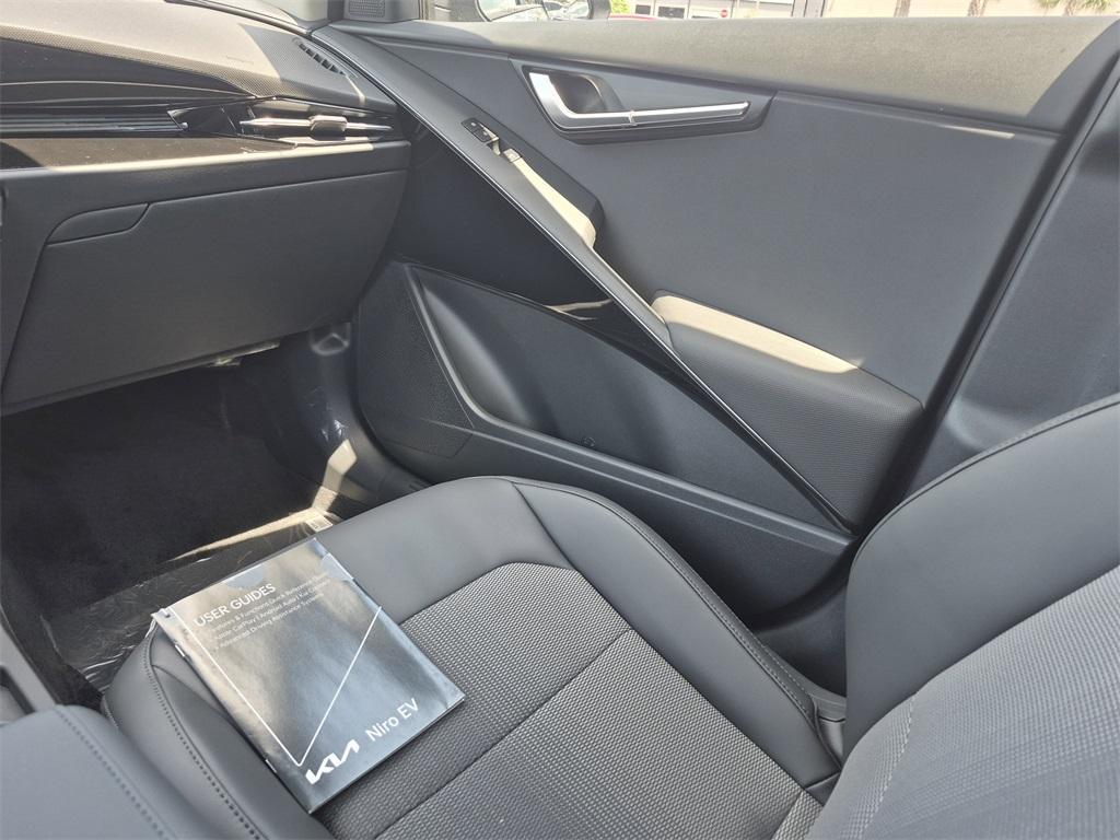 new 2025 Kia Niro car, priced at $30,955