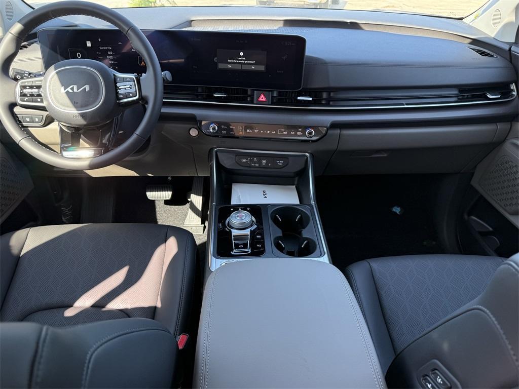new 2025 Kia Carnival Hybrid car, priced at $48,600