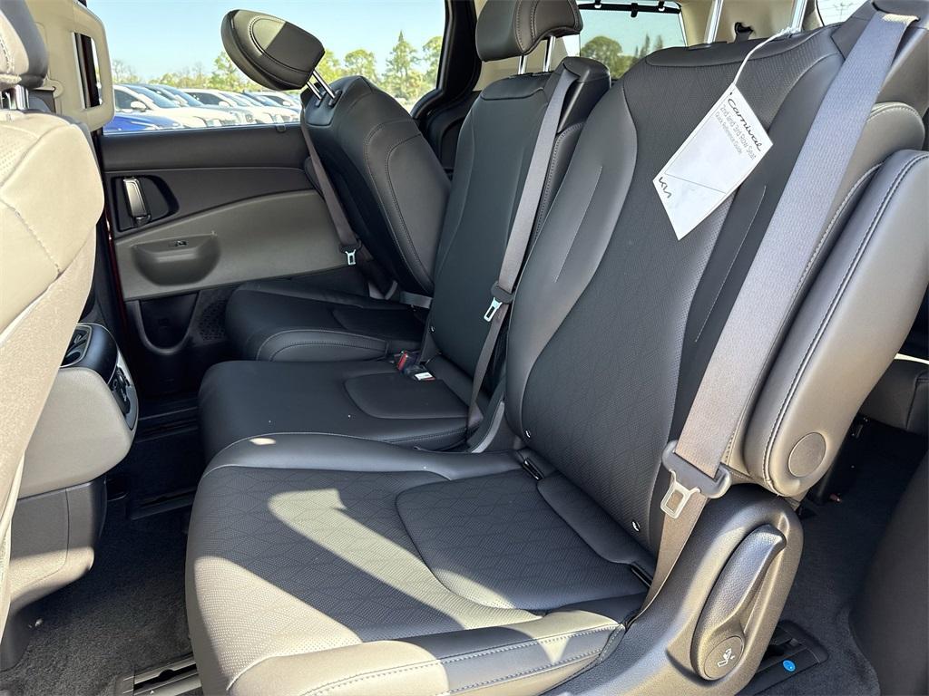 new 2025 Kia Carnival Hybrid car, priced at $48,600