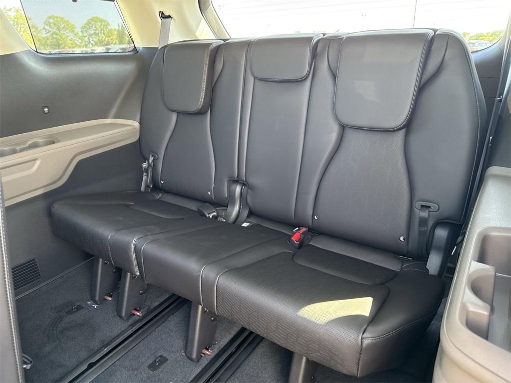 new 2025 Kia Carnival Hybrid car, priced at $48,600