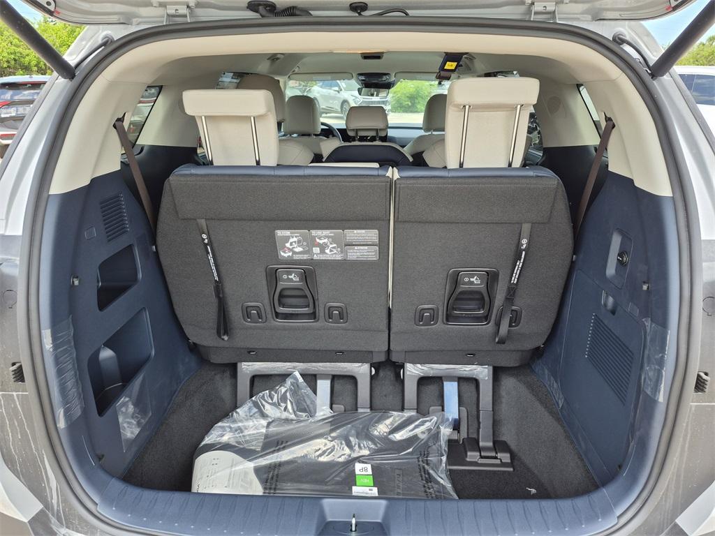 new 2025 Kia Carnival Hybrid car, priced at $43,684