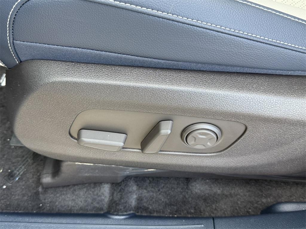 new 2026 Kia Carnival Hybrid car, priced at $54,365