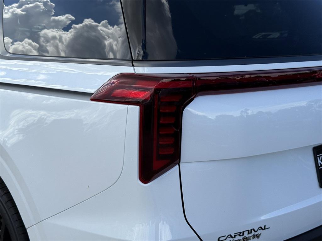new 2026 Kia Carnival Hybrid car, priced at $54,365