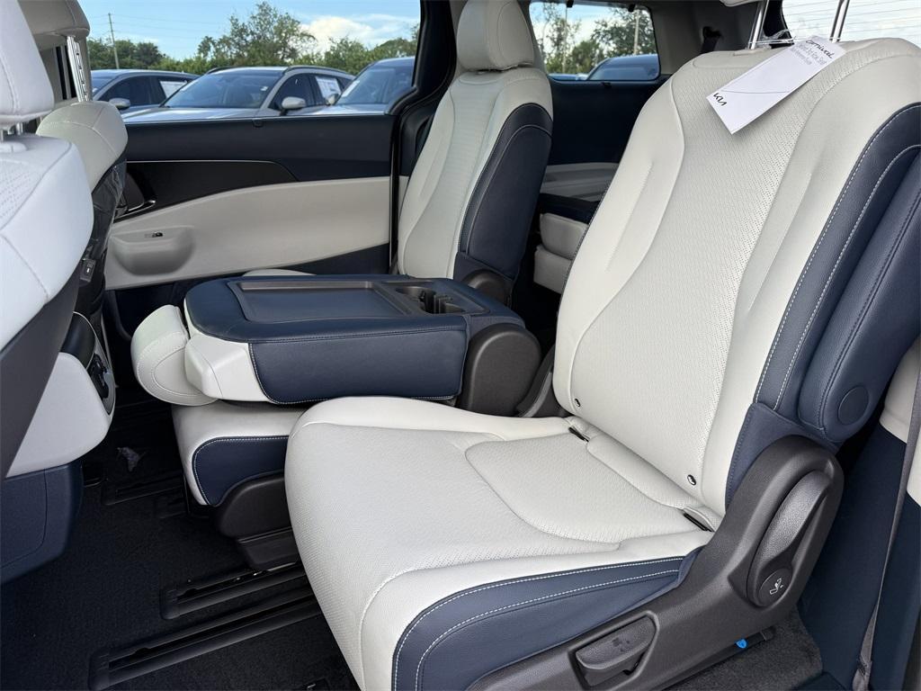 new 2026 Kia Carnival Hybrid car, priced at $54,365