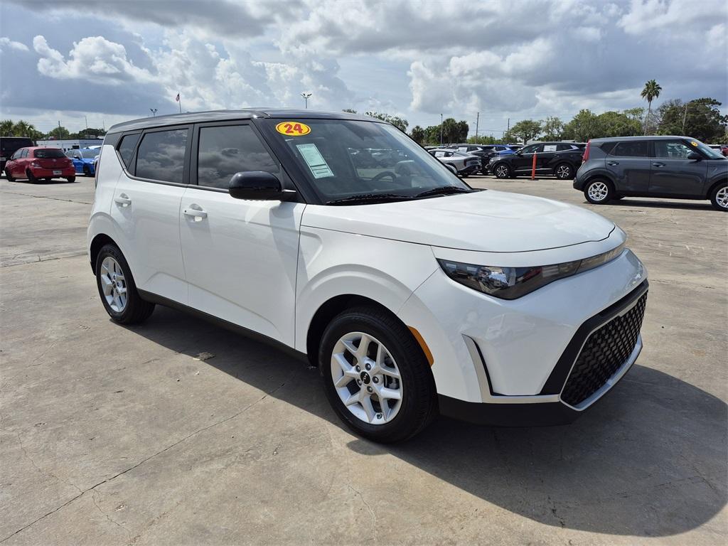 used 2025 Kia Soul car, priced at $21,192