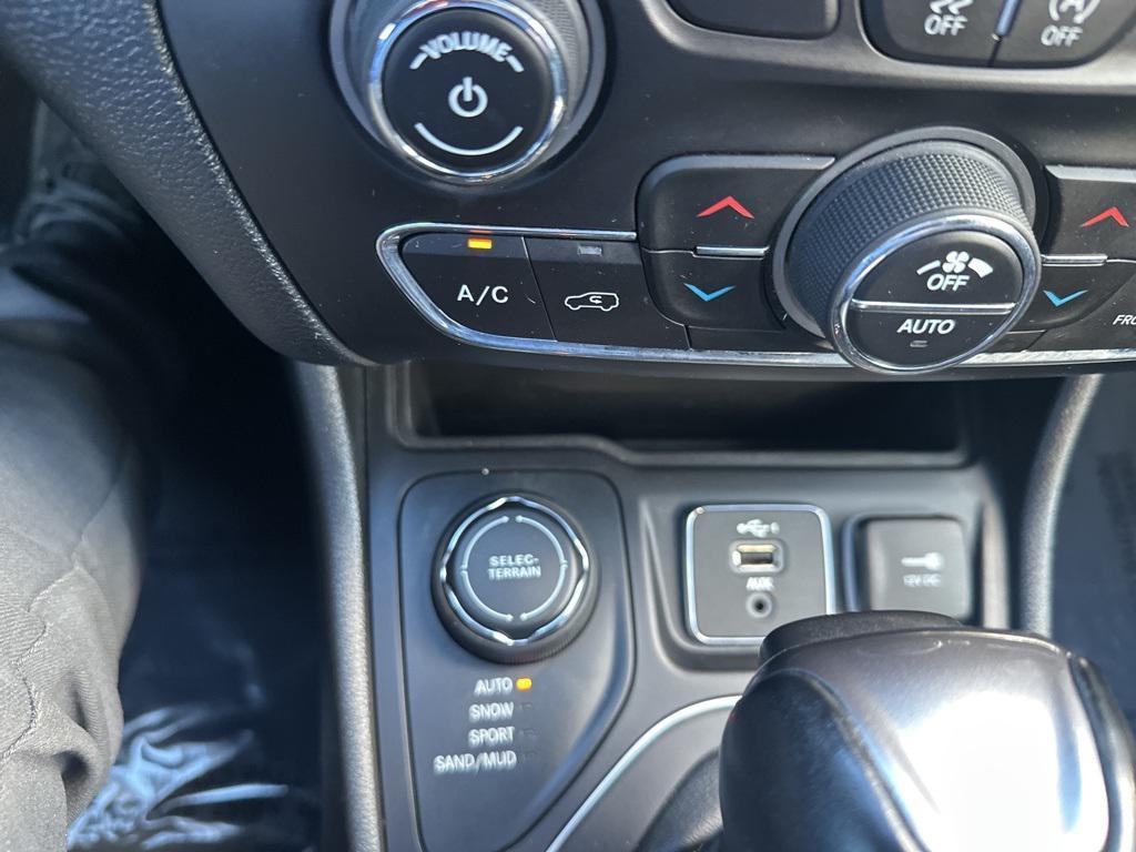 used 2022 Jeep Cherokee car, priced at $20,497