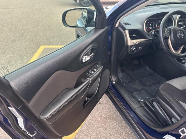 used 2015 Jeep Cherokee car, priced at $10,999