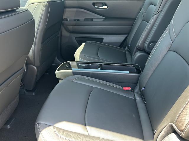 new 2025 Nissan Pathfinder car, priced at $44,156