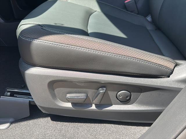 new 2025 Nissan Pathfinder car, priced at $44,156
