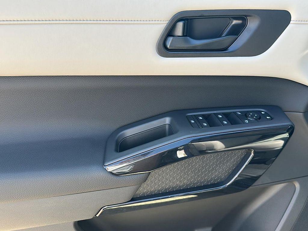 new 2025 Nissan Pathfinder car, priced at $39,026