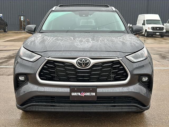 used 2024 Toyota Highlander car, priced at $43,995