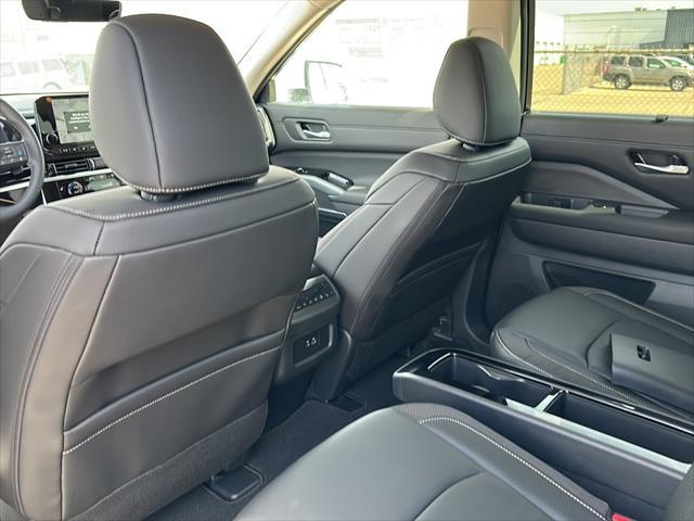 new 2025 Nissan Pathfinder car, priced at $44,677