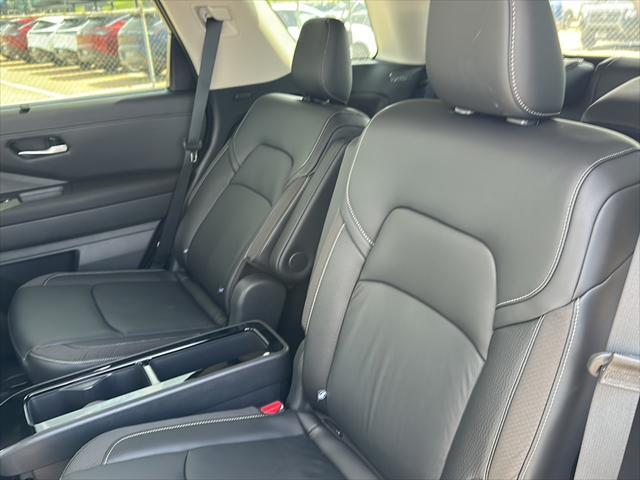 new 2025 Nissan Pathfinder car, priced at $44,677