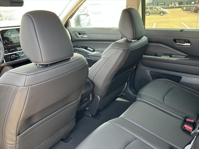 new 2025 Nissan Pathfinder car, priced at $40,994