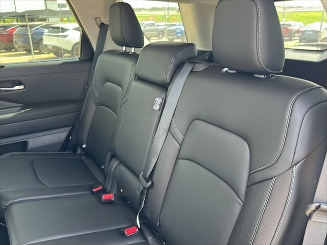 new 2025 Nissan Pathfinder car, priced at $41,594
