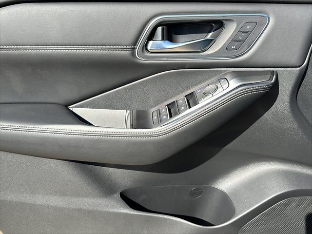 new 2025 Nissan Rogue car, priced at $44,077