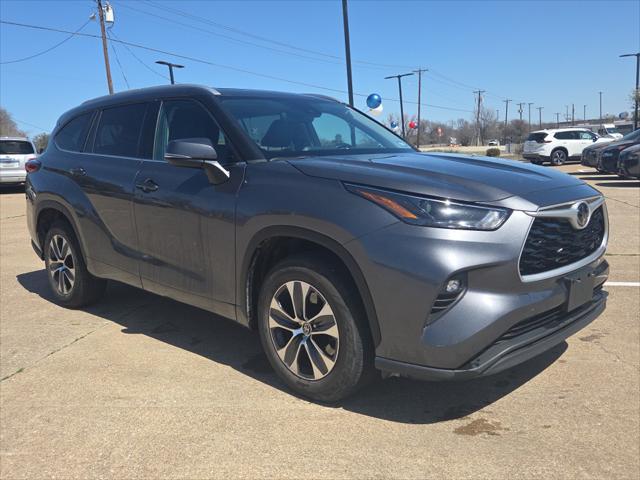 used 2022 Toyota Highlander car, priced at $32,995