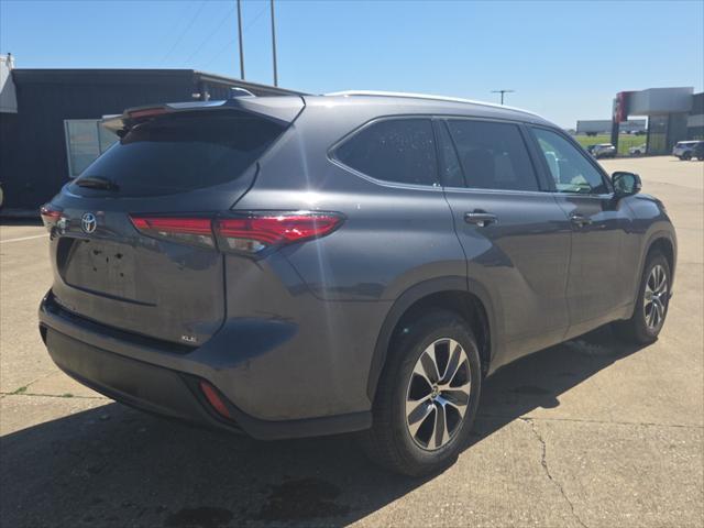 used 2022 Toyota Highlander car, priced at $32,995