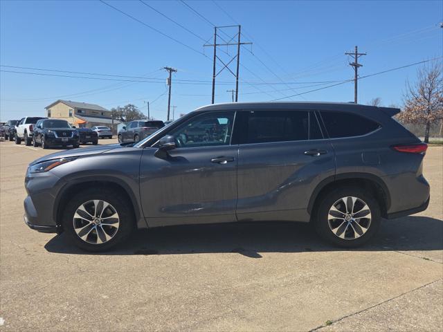 used 2022 Toyota Highlander car, priced at $32,995