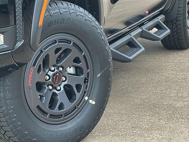 new 2025 Nissan Frontier car, priced at $39,806