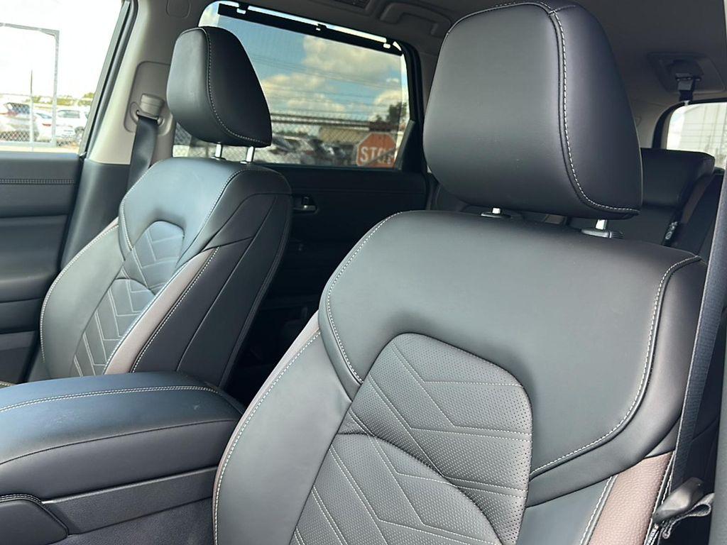 new 2025 Nissan Pathfinder car, priced at $48,171