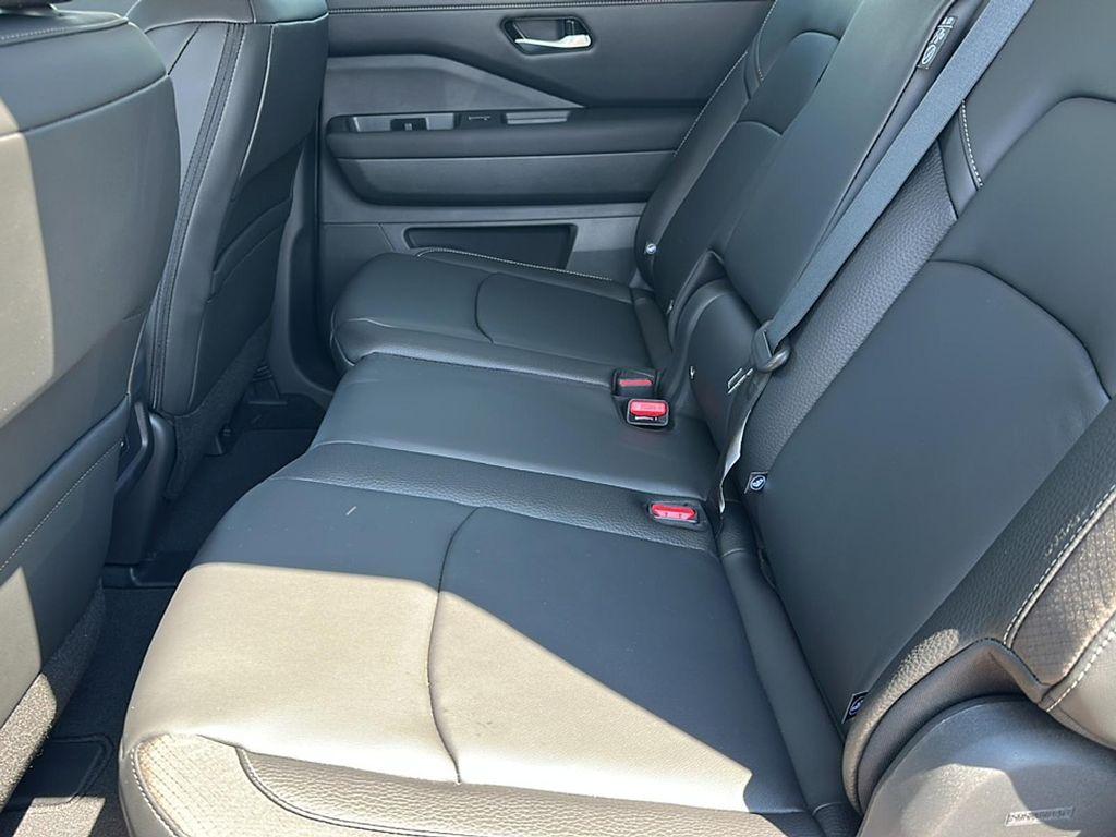 new 2025 Nissan Pathfinder car, priced at $36,755