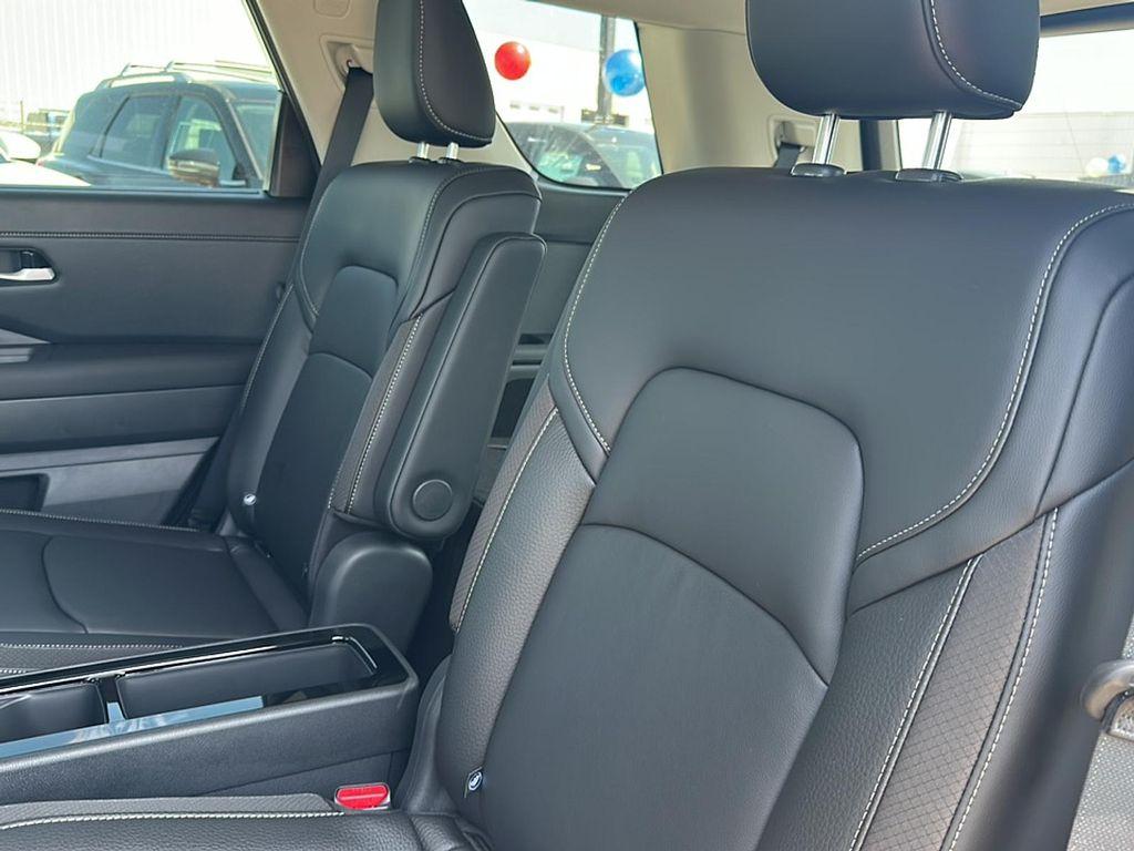new 2025 Nissan Pathfinder car, priced at $44,587