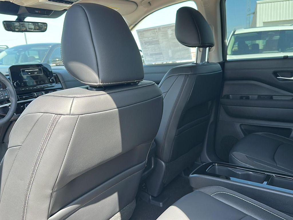 new 2025 Nissan Pathfinder car, priced at $44,587