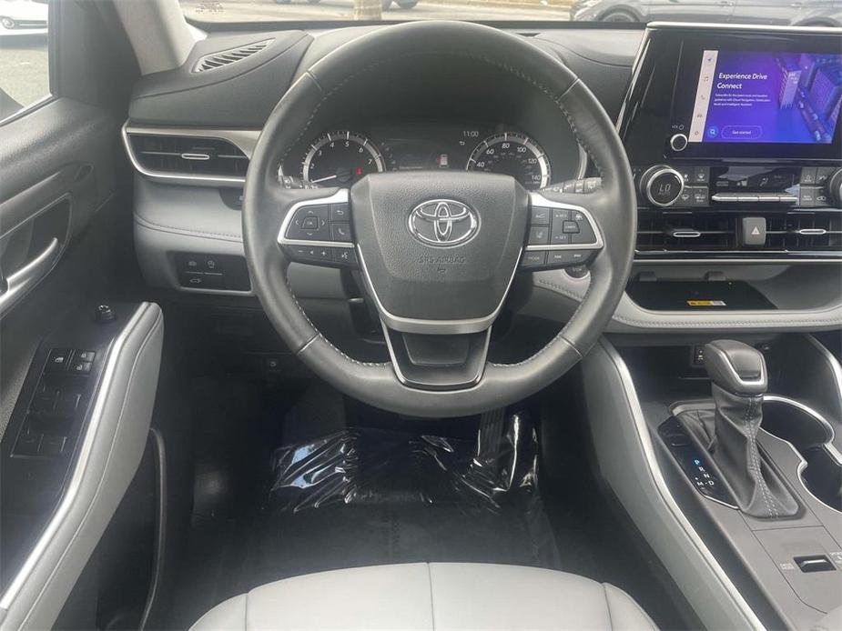 used 2024 Toyota Highlander car, priced at $44,249