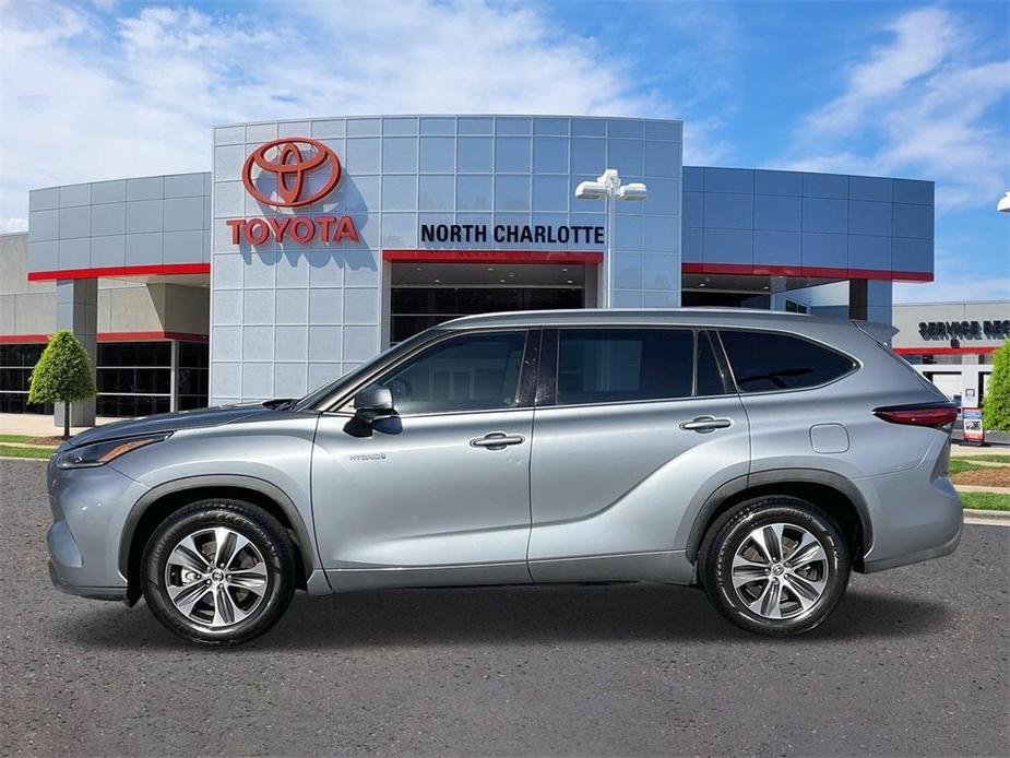 used 2021 Toyota Highlander Hybrid car, priced at $29,250