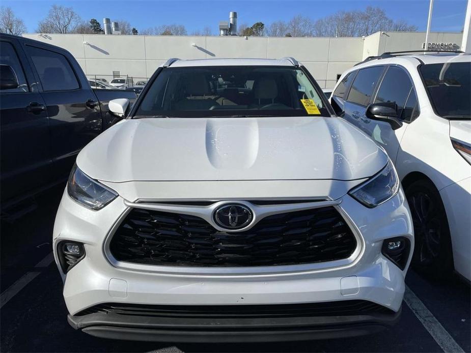 used 2022 Toyota Highlander car, priced at $36,999