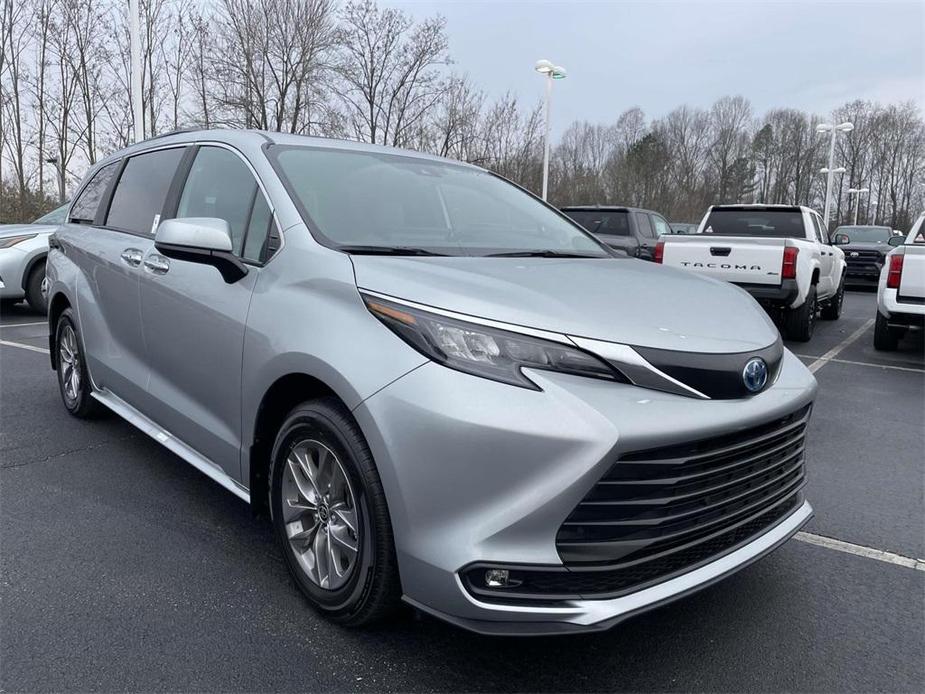 new 2025 Toyota Sienna car, priced at $49,247