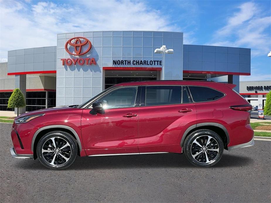 used 2021 Toyota Highlander car, priced at $34,750