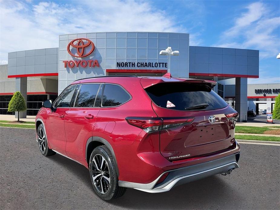 used 2021 Toyota Highlander car, priced at $34,750