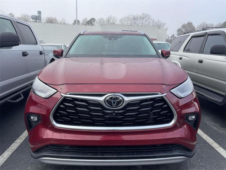 used 2021 Toyota Highlander car, priced at $37,500