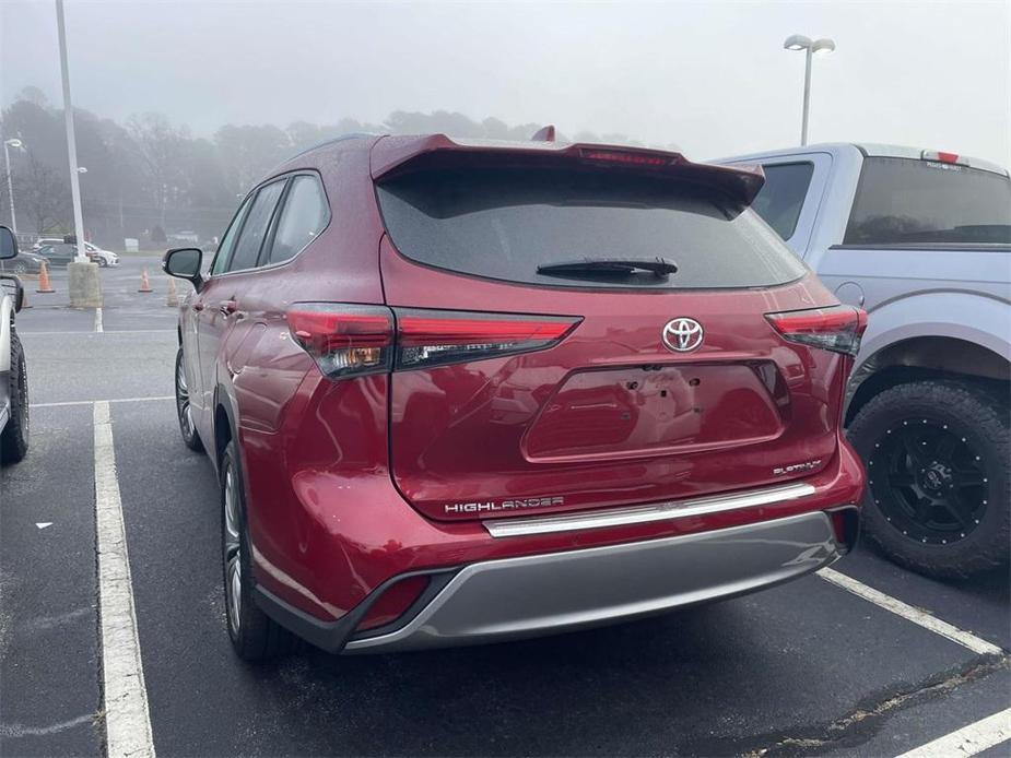 used 2021 Toyota Highlander car, priced at $37,500