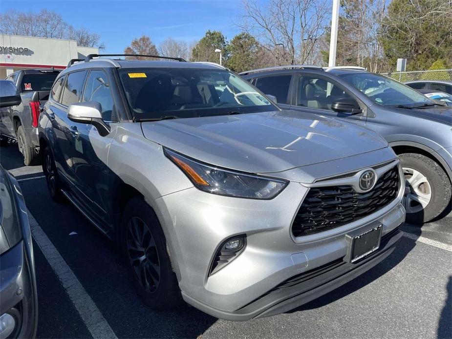 used 2022 Toyota Highlander car, priced at $35,250