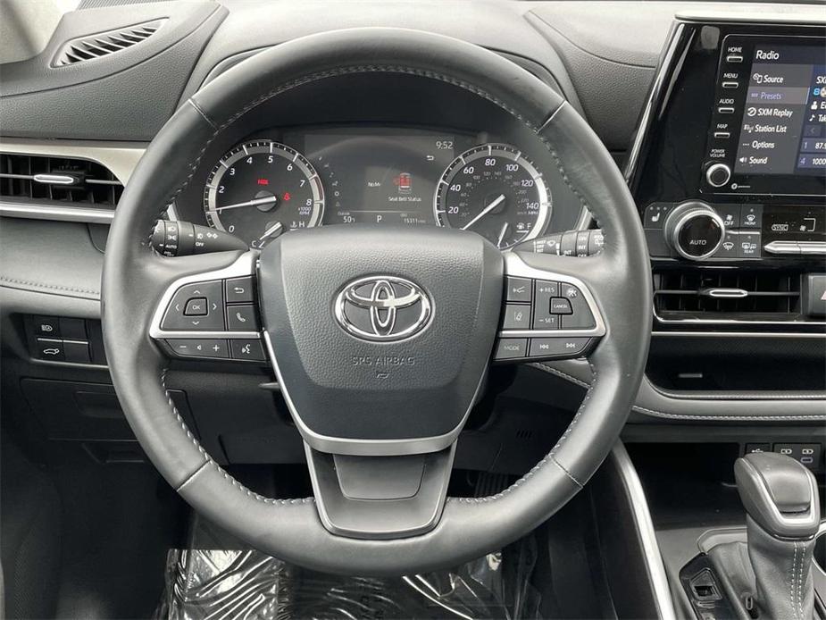 used 2022 Toyota Highlander car, priced at $40,499