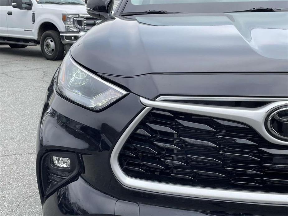 used 2022 Toyota Highlander car, priced at $40,499