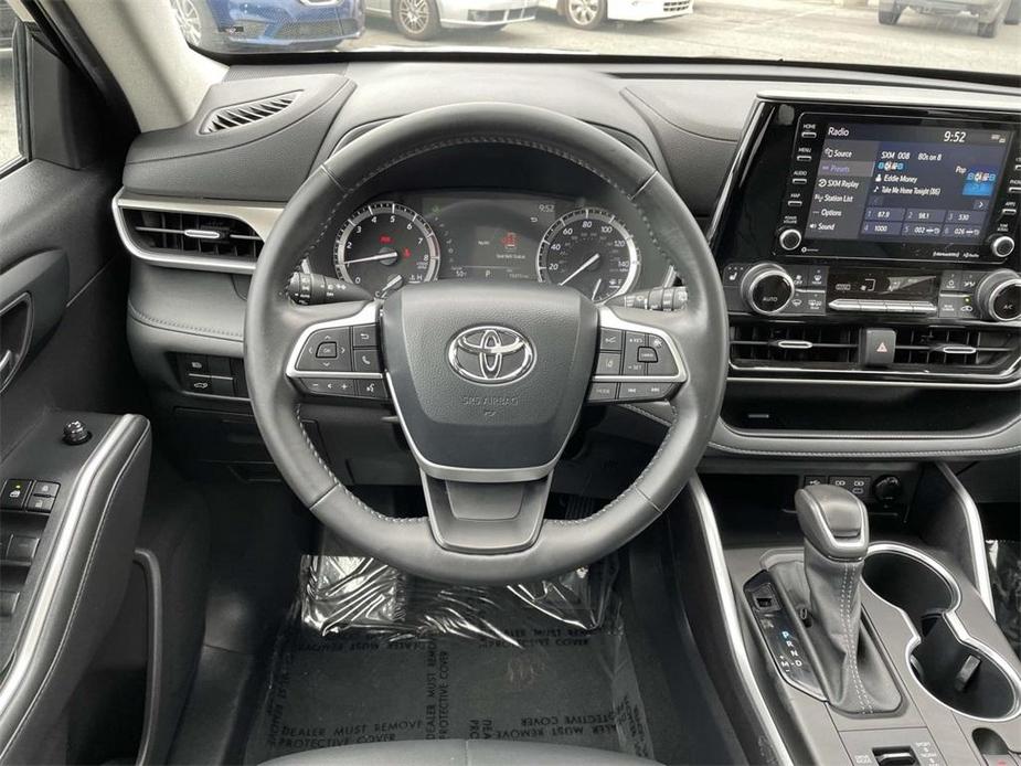 used 2022 Toyota Highlander car, priced at $40,499