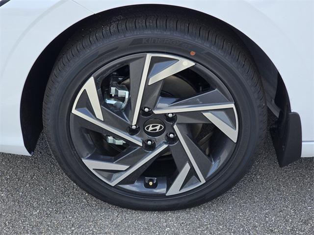 new 2025 Hyundai Elantra car, priced at $28,990