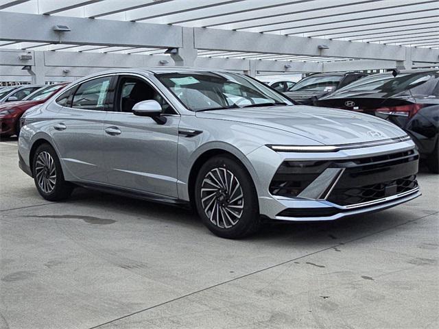 new 2025 Hyundai Sonata Hybrid car, priced at $32,132