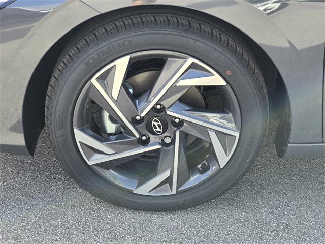 new 2025 Hyundai Elantra car, priced at $26,478