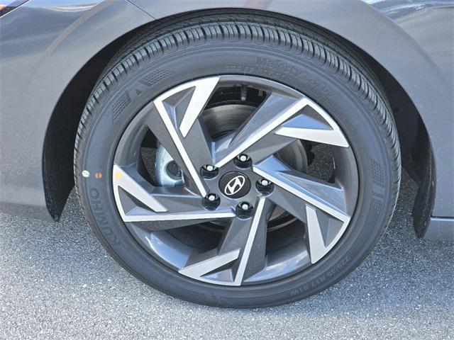 new 2025 Hyundai Elantra car, priced at $26,456