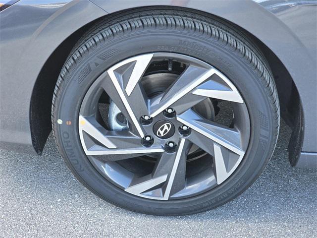 new 2025 Hyundai Elantra car, priced at $26,456