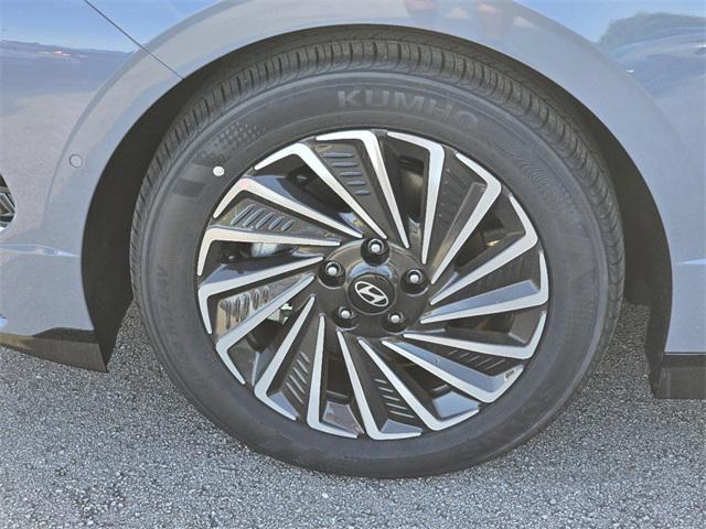 new 2025 Hyundai Sonata Hybrid car, priced at $38,537