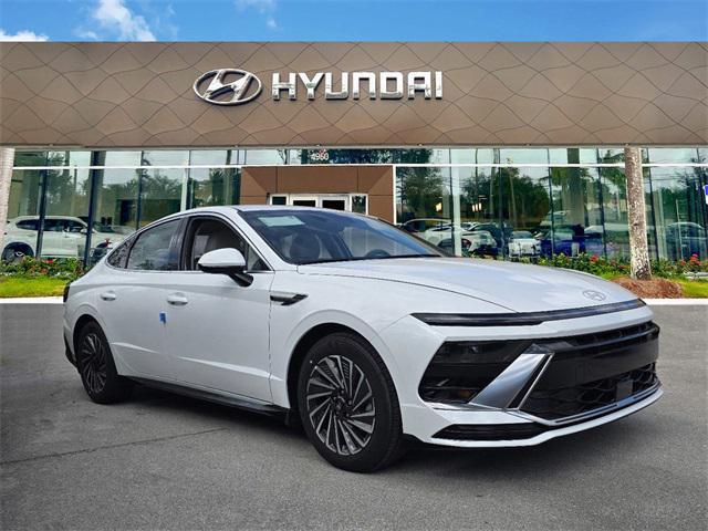 new 2025 Hyundai Sonata Hybrid car, priced at $33,230